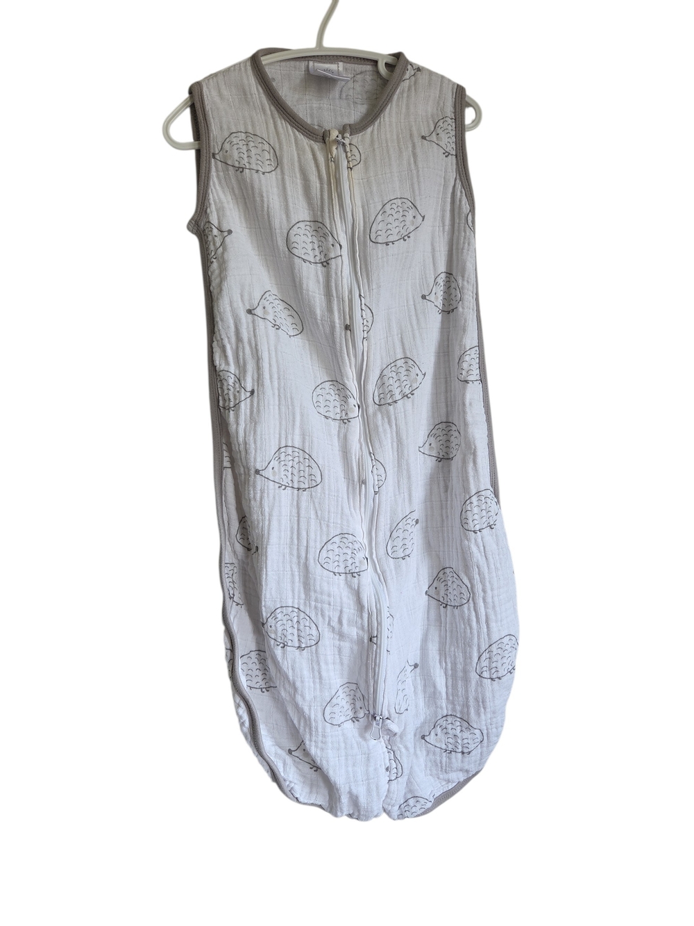 6-12 Month Sleeveless Baby Sleep Sack in Cream with Hedgehog Print Swaddledeisgn